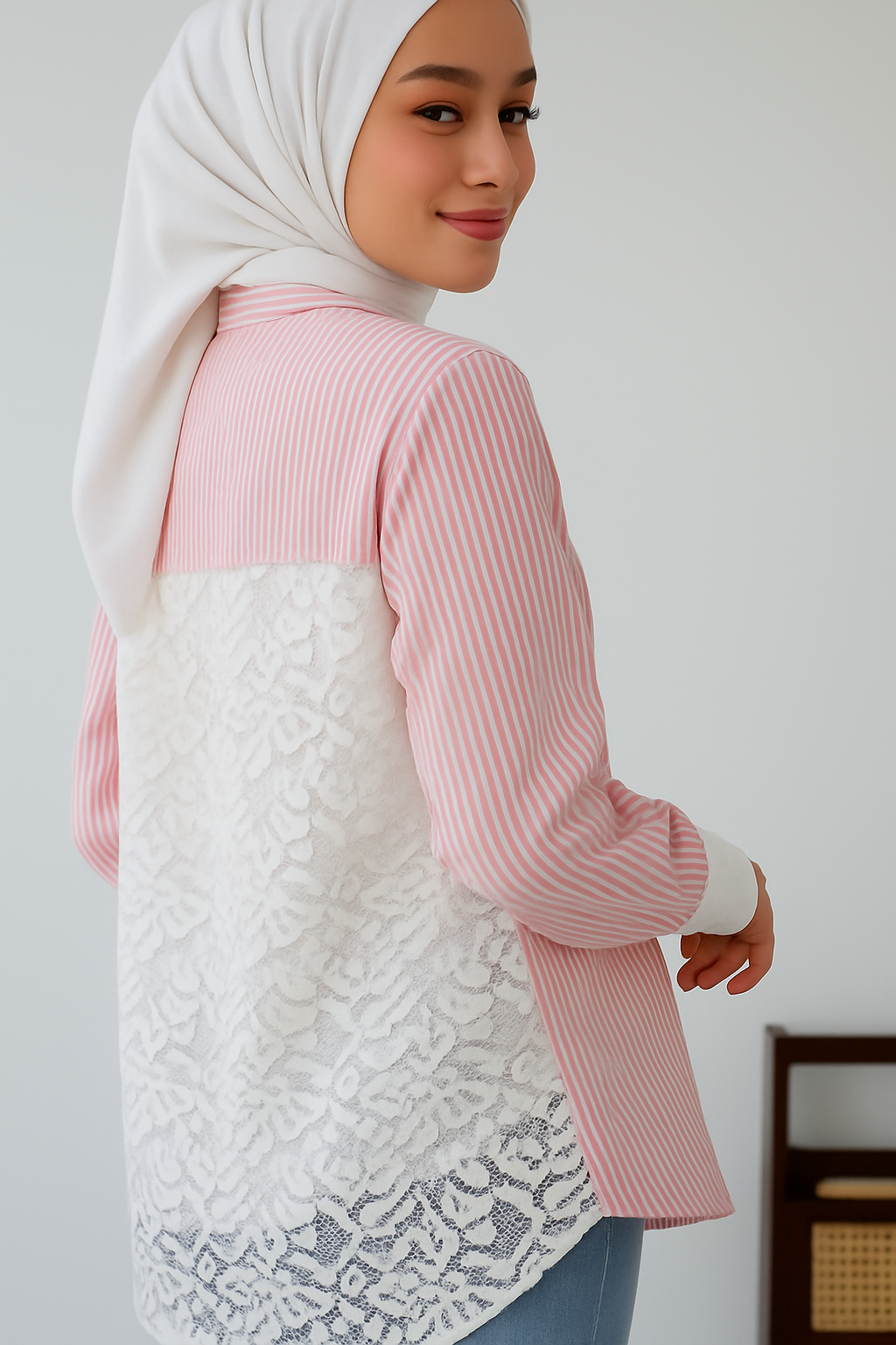 Chemise à rayures avec dentelle